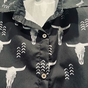 Western Women’s Button-Up Puff Sleeve Shirt with Skull Print Size XL